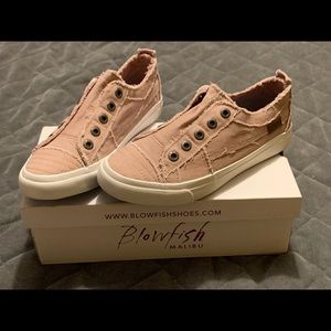 New in box Blowfish 8.5